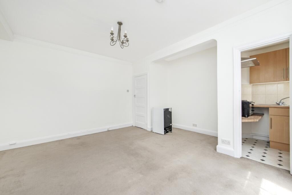 4 bed 1st Floor Flat for rent in Camden Town. From Kinleigh Folkard & Hayward