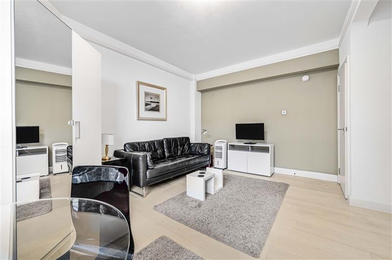 4 bed 1st Floor Flat for rent in London. From Kinleigh Folkard & Hayward