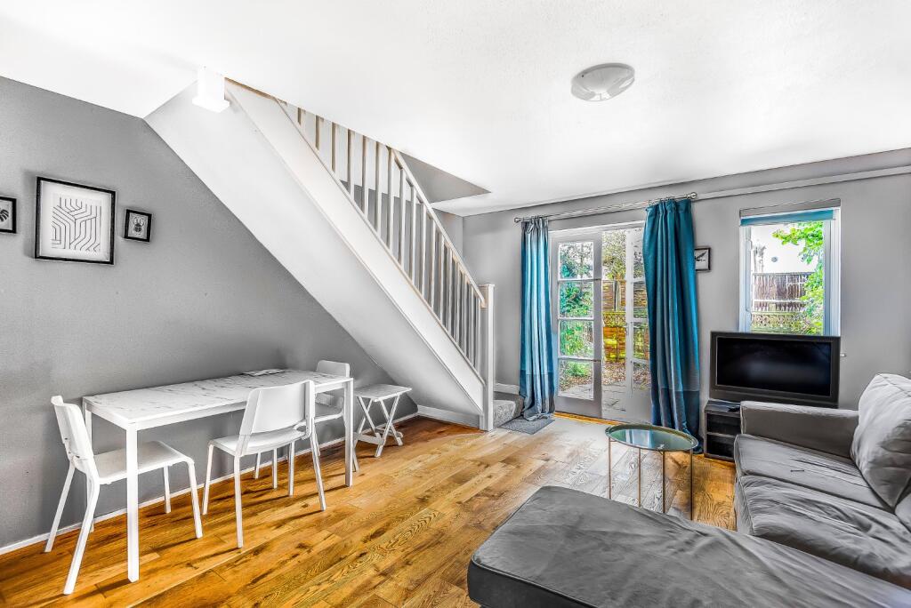 2 bed Mid Terraced House for rent in London. From Kinleigh Folkard & Hayward 2 bed Mid Terraced House for rent in London. From Kinleigh Folkard & Hayward