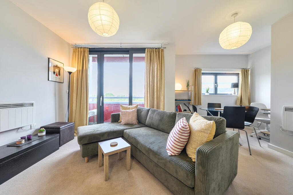 1 bed 1st Floor Flat for rent in London. From Kinleigh Folkard & Hayward