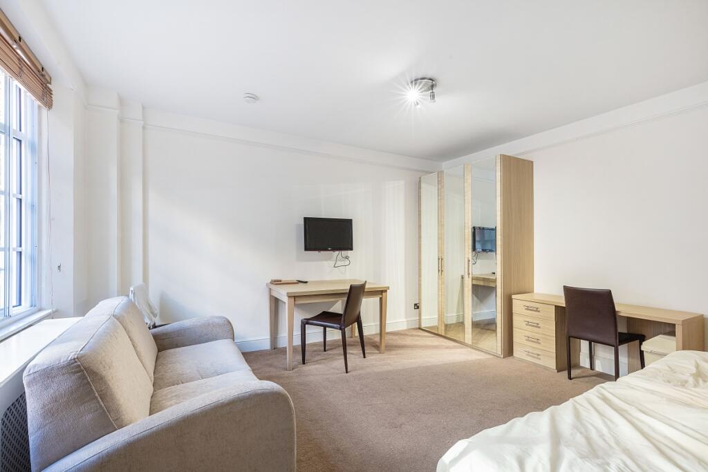 4 bed 1st Floor Flat for rent in London. From Kinleigh Folkard & Hayward