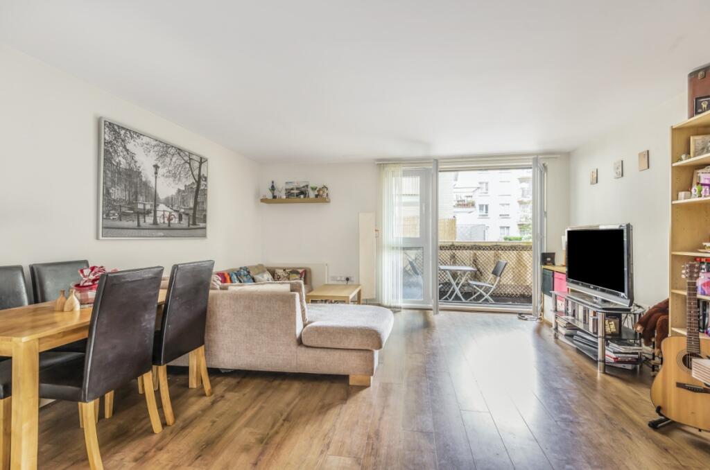 2 bed 1st Floor Flat for rent in Islington. From Kinleigh Folkard & Hayward 2 bed 1st Floor Flat for rent in Islington. From Kinleigh Folkard & Hayward