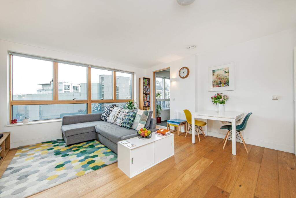 1 bed 1st Floor Flat for rent in London. From Kinleigh Folkard & Hayward