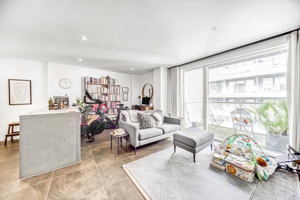 2 bed 1st Floor Flat for rent in London. From Kinleigh Folkard & Hayward