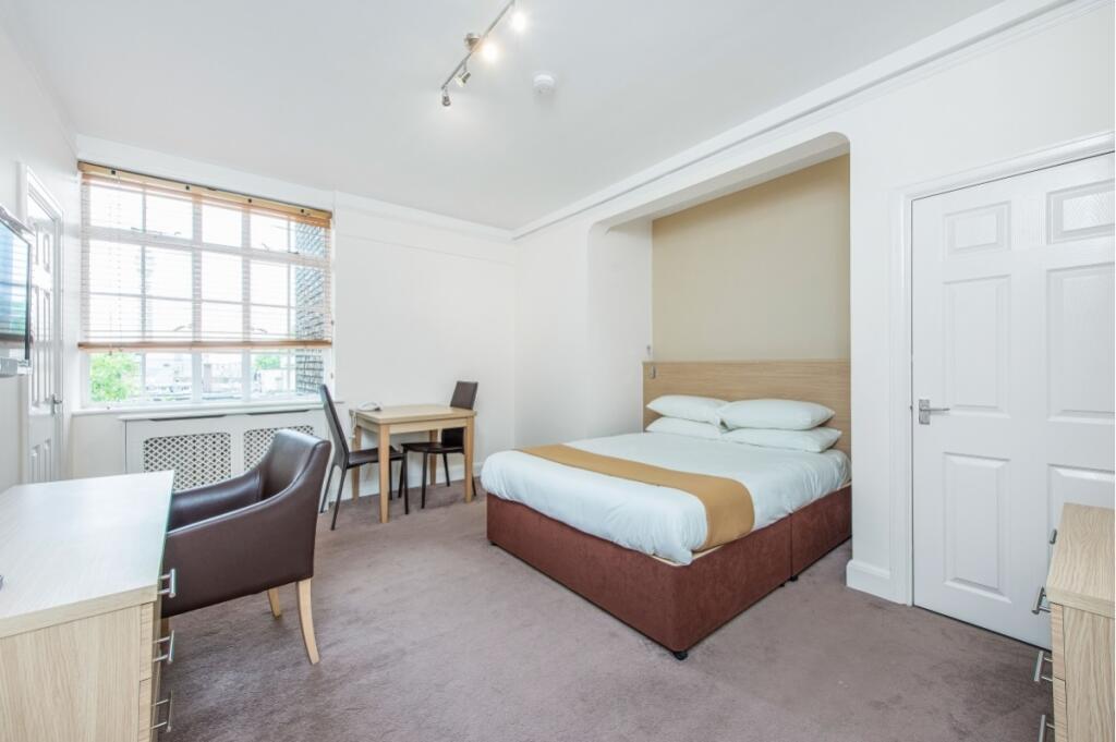 4 bed 1st Floor Flat for rent in Camden Town. From Kinleigh Folkard & Hayward
