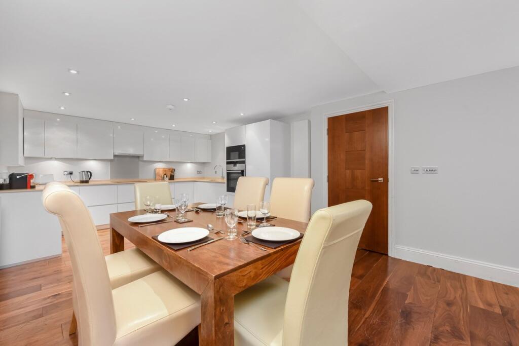 2 bed 1st Floor Flat for rent in London. From Kinleigh Folkard & Hayward