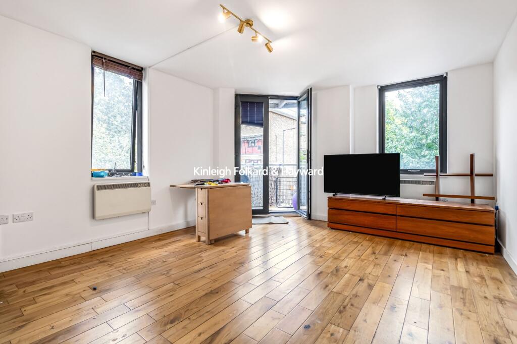 3 bed 1st Floor Flat for rent in London. From Kinleigh Folkard & Hayward
