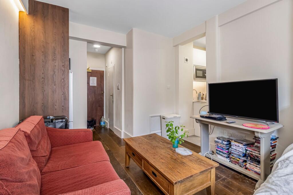 4 bed 1st Floor Flat for rent in London. From Kinleigh Folkard & Hayward 4 bed 1st Floor Flat for rent in London. From Kinleigh Folkard & Hayward