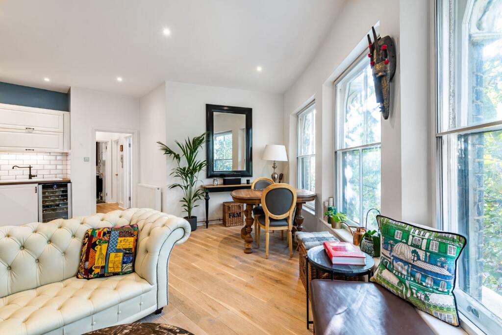 2 bed 1st Floor Flat for rent in Islington. From Kinleigh Folkard & Hayward 2 bed 1st Floor Flat for rent in Islington. From Kinleigh Folkard & Hayward