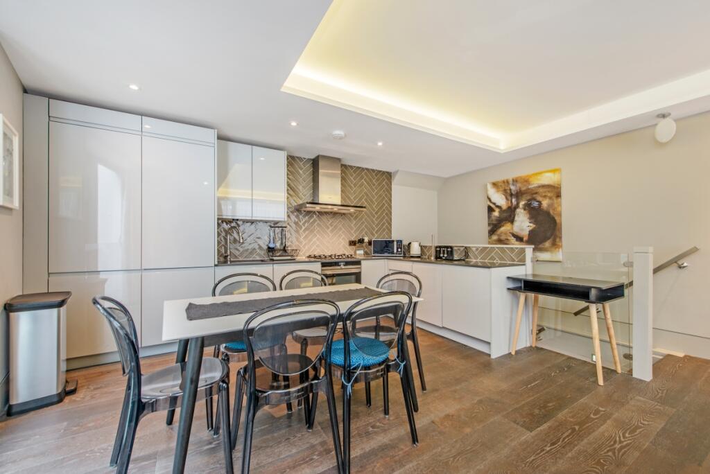 2 bed 1st Floor Flat for rent in London. From Kinleigh Folkard & Hayward