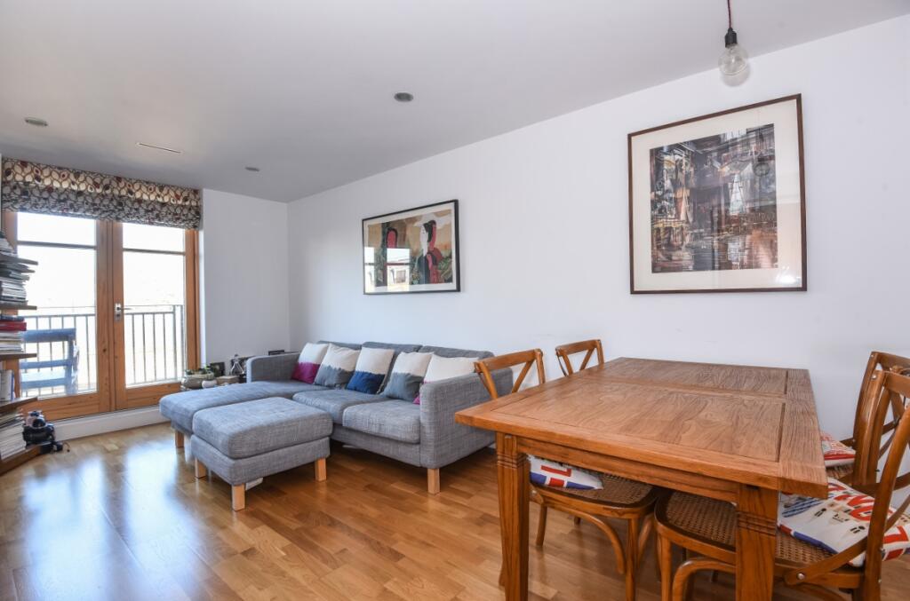 2 bed 1st Floor Flat for rent in London. From Kinleigh Folkard & Hayward