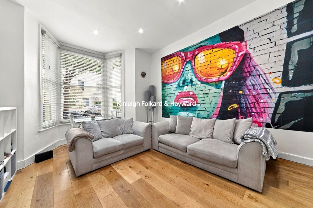1 bed 1st Floor Flat for rent in London. From Kinleigh Folkard & Hayward