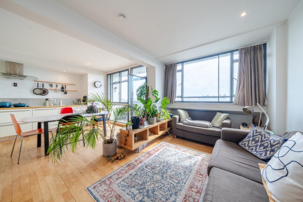 2 bed 1st Floor Flat for rent in Bethnal Green. From Kinleigh Folkard & Hayward