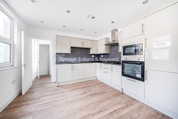 3 bed Detached House for rent in Beckenham. From Kinleigh Folkard & Hayward