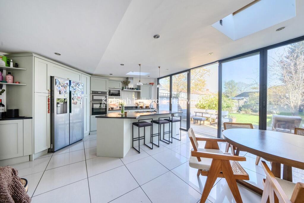 3 bed Semi Detached for rent in Beckenham. From Kinleigh Folkard & Hayward - Sales - Beckenham