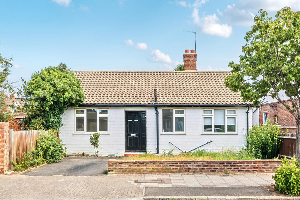 2 bed Bungalow for rent in Beckenham. From Kinleigh Folkard & Hayward - Sales - Beckenham