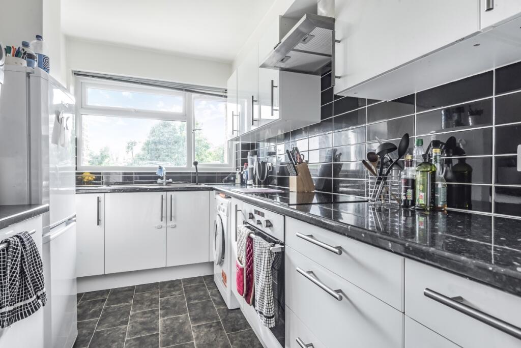 2 bed 1st Floor Flat for rent in Beckenham. From Kinleigh Folkard & Hayward - Sales - Beckenham