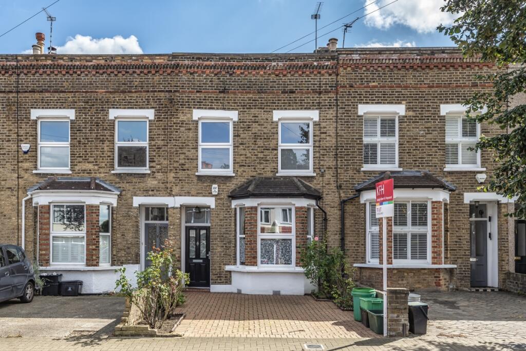 3 bed Detached for rent in Beckenham. From Kinleigh Folkard & Hayward - Sales - Beckenham 3 bed Detached for rent in Beckenham. From Kinleigh Folkard & Hayward - Sales - Beckenham