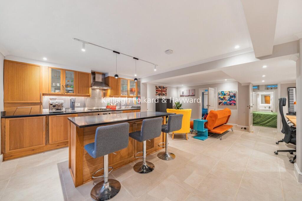 2 bed 1st Floor Flat for rent in London. From Kinleigh Folkard & Hayward - Sales - Chiswick