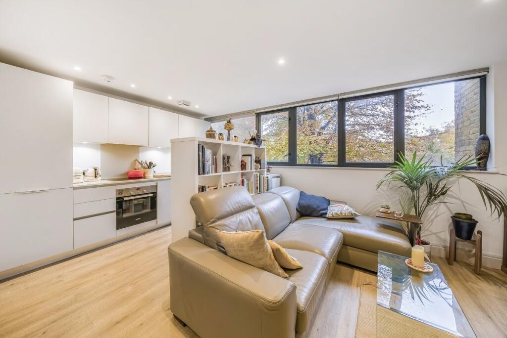 2 bed 1st Floor Flat for rent in Chiswick. From Kinleigh Folkard & Hayward - Sales - Chiswick