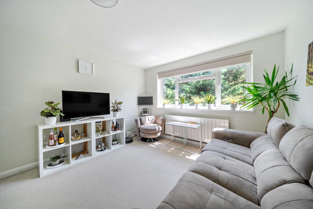 2 bed 1st Floor Flat for rent in London. From Kinleigh Folkard & Hayward - Sales - Chiswick