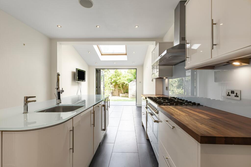 5 bed Mid Terraced House for rent in London. From Kinleigh Folkard & Hayward - Sales - Chiswick