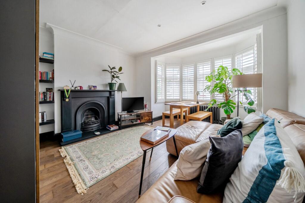 2 bed 1st Floor Flat for rent in London. From Kinleigh Folkard & Hayward - Sales - Chiswick 2 bed 1st Floor Flat for rent in London. From Kinleigh Folkard & Hayward - Sales - Chiswick