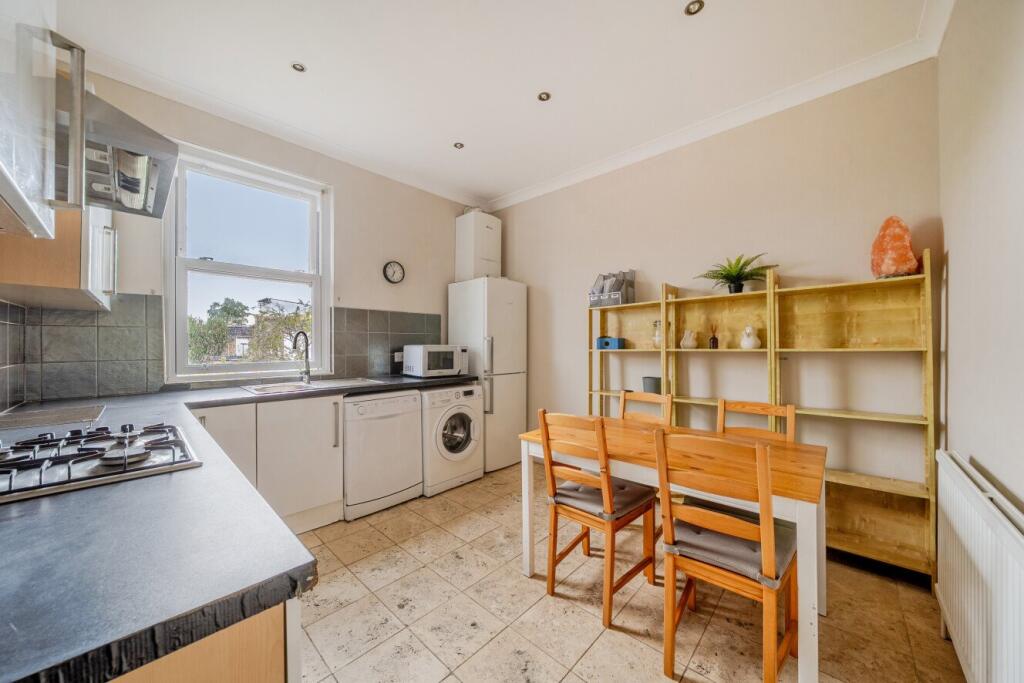 2 bed House (unspecified) for rent in Chiswick. From Kinleigh Folkard & Hayward - Sales - Chiswick