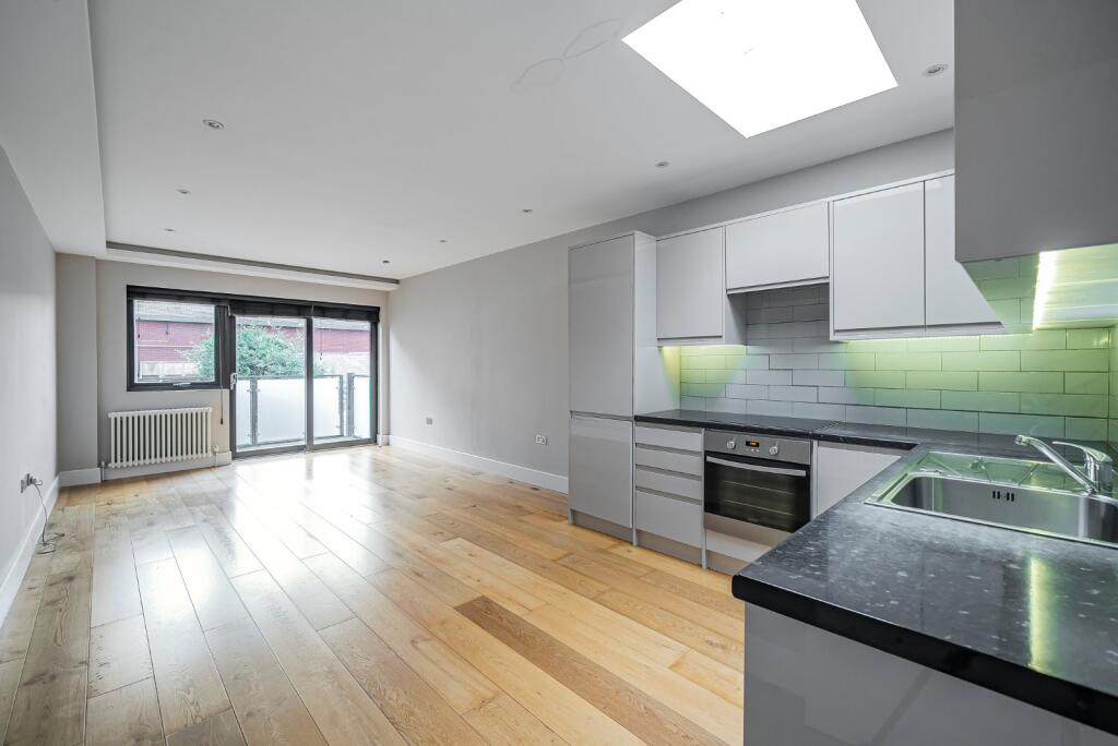 2 bed 1st Floor Flat for rent in London. From Kinleigh Folkard & Hayward - Sales - Chiswick