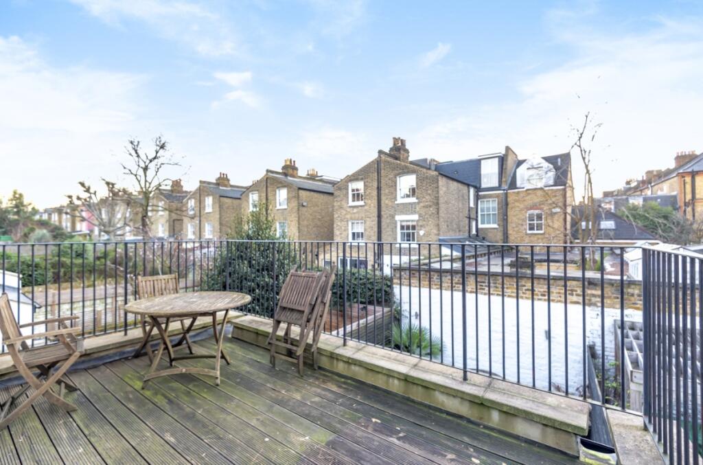 2 bed Flat for rent in Clapham. From Kinleigh Folkard & Hayward