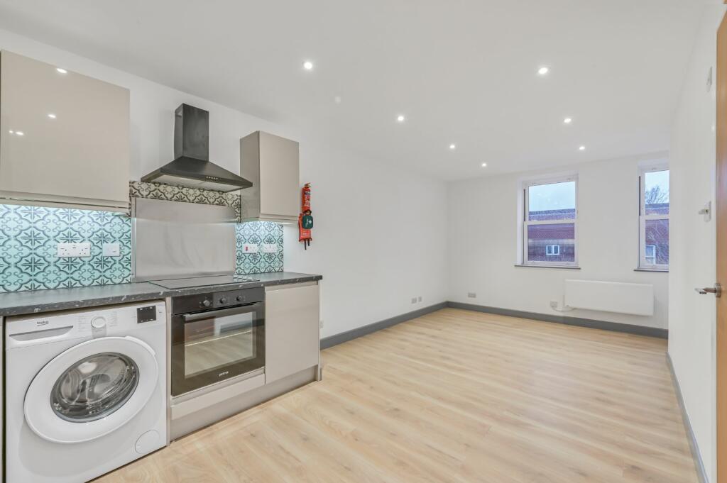 2 bed 1st Floor Flat for rent in London. From Kinleigh Folkard & Hayward - Lettings - Clapham 2 bed 1st Floor Flat for rent in London. From Kinleigh Folkard & Hayward - Lettings - Clapham