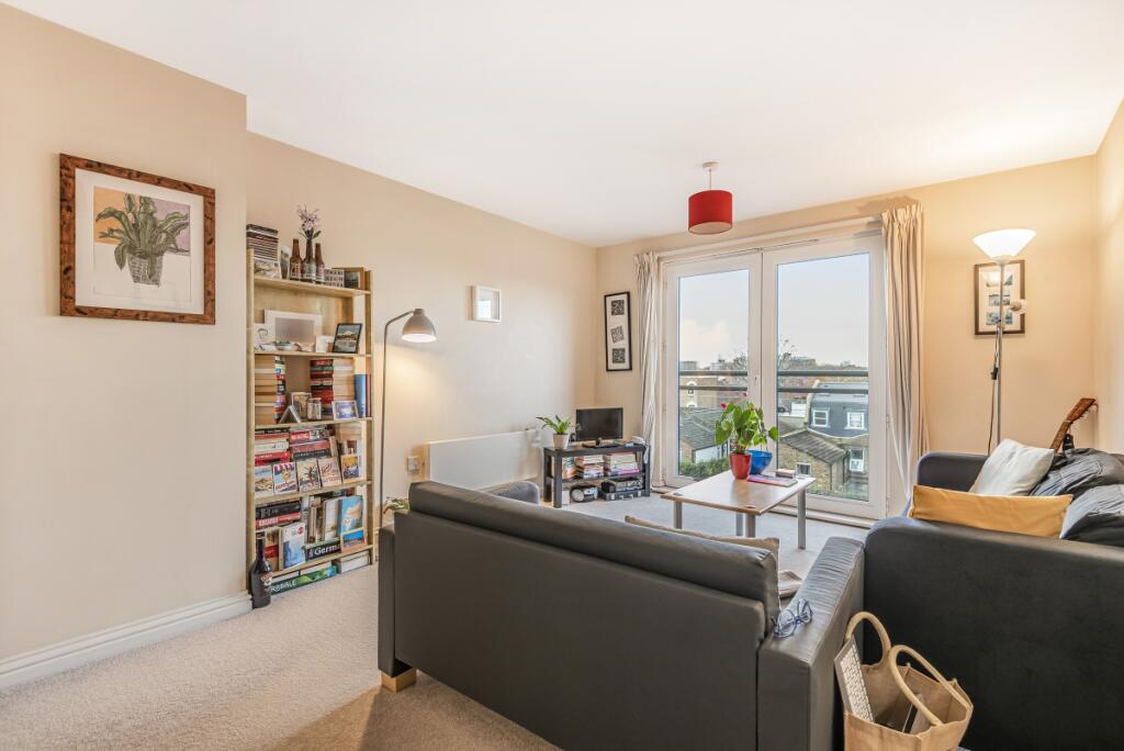 1 bed 1st Floor Flat for rent in London. From Kinleigh Folkard & Hayward - Lettings - Clapham
