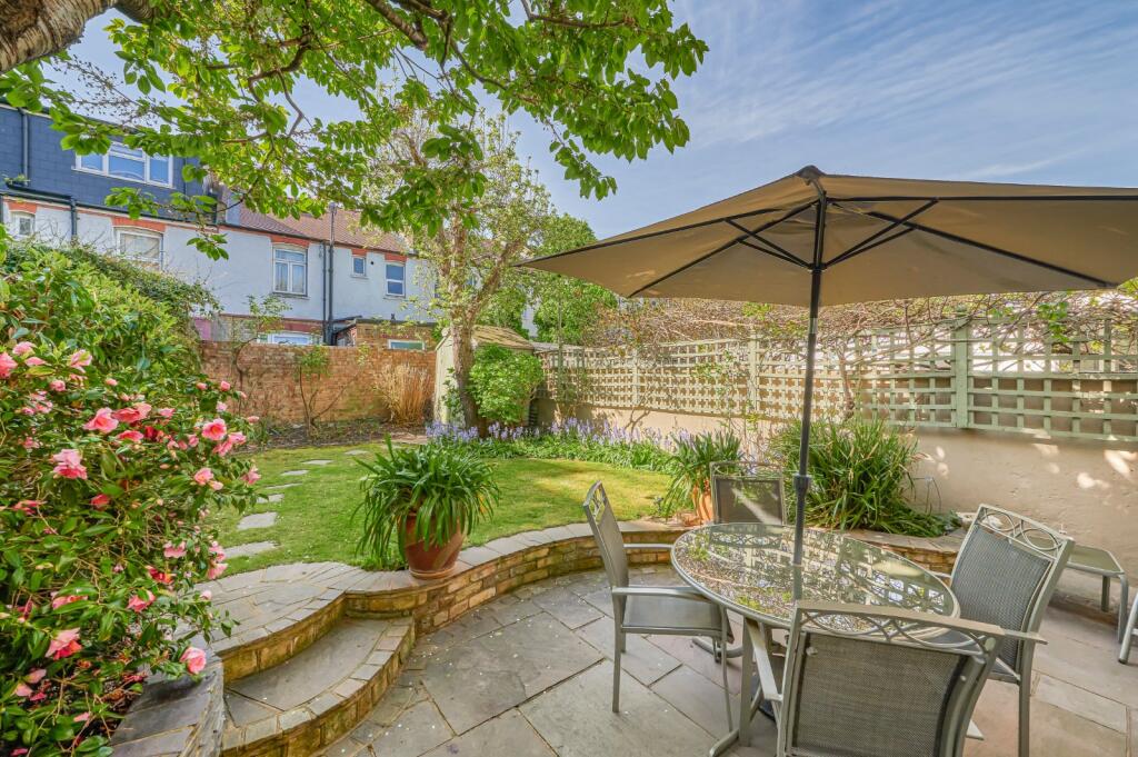 3 bed Mid Terraced House for rent in London. From Kinleigh Folkard & Hayward - Lettings - Clapham