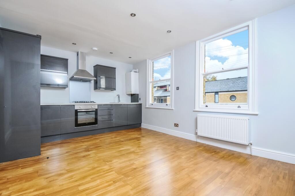2 bed 1st Floor Flat for rent in Clapham. From Kinleigh Folkard & Hayward - Lettings - Clapham