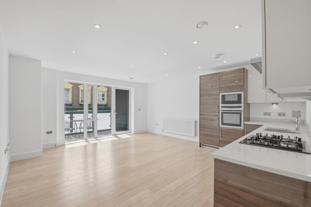 2 bed 1st Floor Flat for rent in Clapham. From Kinleigh Folkard & Hayward - Lettings - Clapham