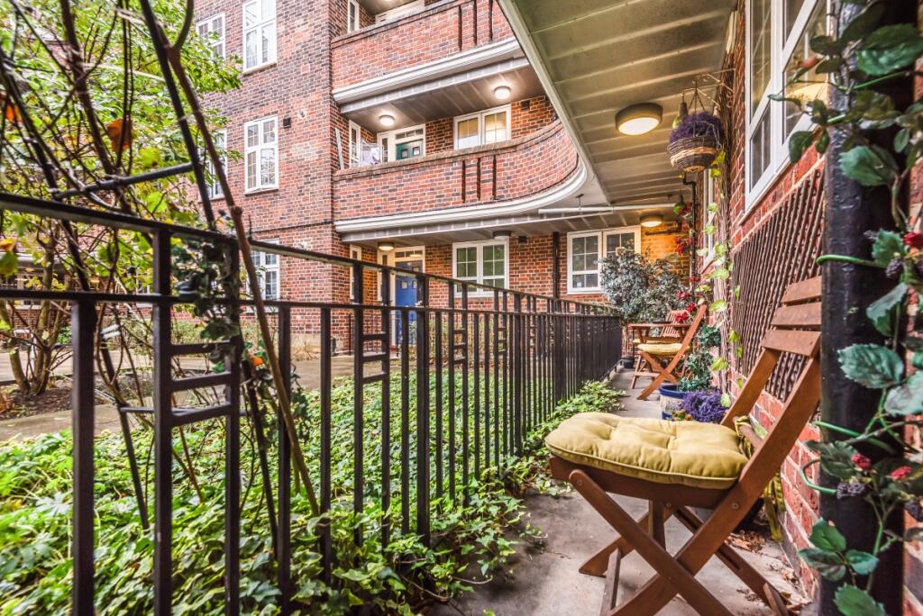 2 bed 1st Floor Flat for rent in Clapham. From Kinleigh Folkard & Hayward - Lettings - Clapham