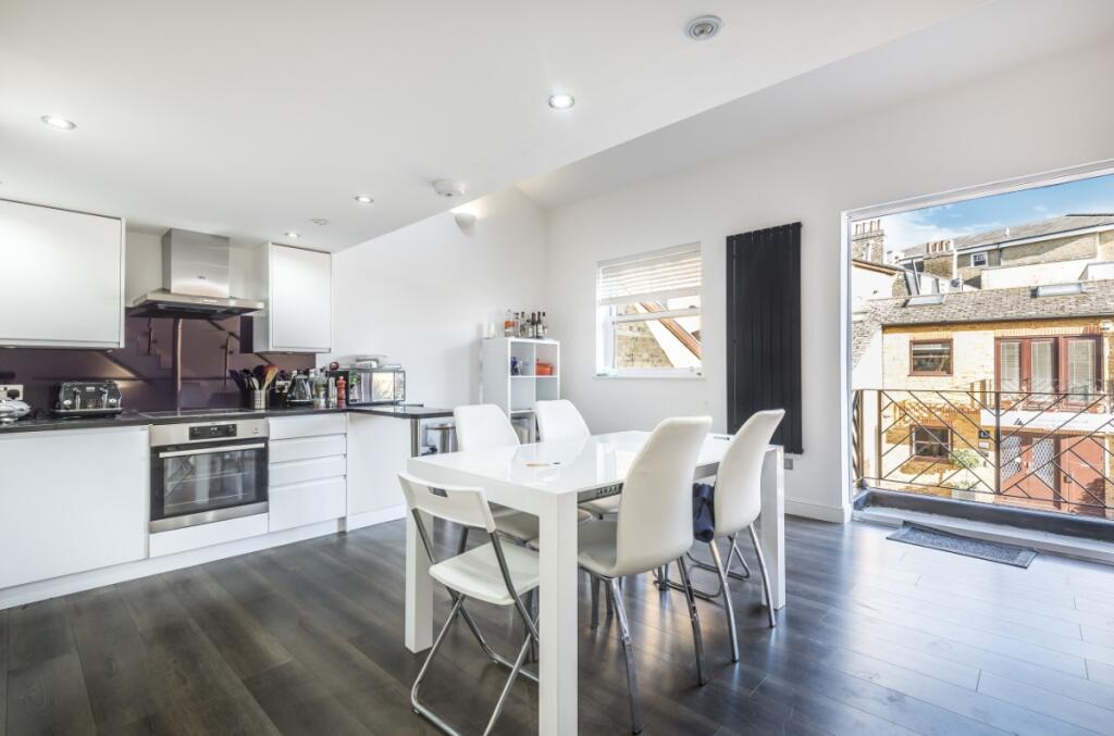 3 bed 1st Floor Flat for rent in Clapham. From Kinleigh Folkard & Hayward - Lettings - Clapham 3 bed 1st Floor Flat for rent in Clapham. From Kinleigh Folkard & Hayward - Lettings - Clapham