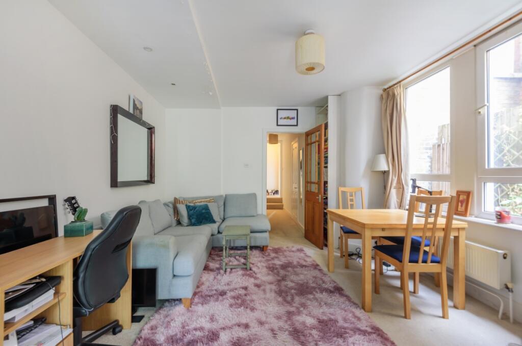 2 bed 1st Floor Flat for rent in London. From Kinleigh Folkard & Hayward - Lettings - Clapham