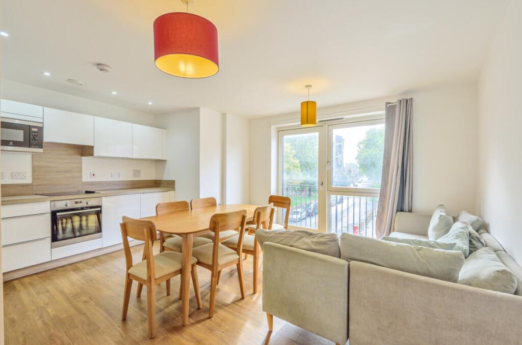 2 bed 1st Floor Flat for rent in Clapham. From Kinleigh Folkard & Hayward - Lettings - Clapham