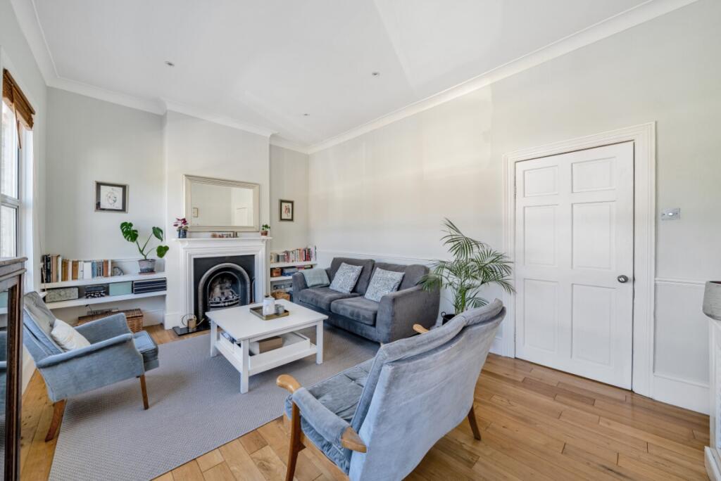 2 bed 1st Floor Flat for rent in Clapham. From Kinleigh Folkard & Hayward - Lettings - Clapham 2 bed 1st Floor Flat for rent in Clapham. From Kinleigh Folkard & Hayward - Lettings - Clapham