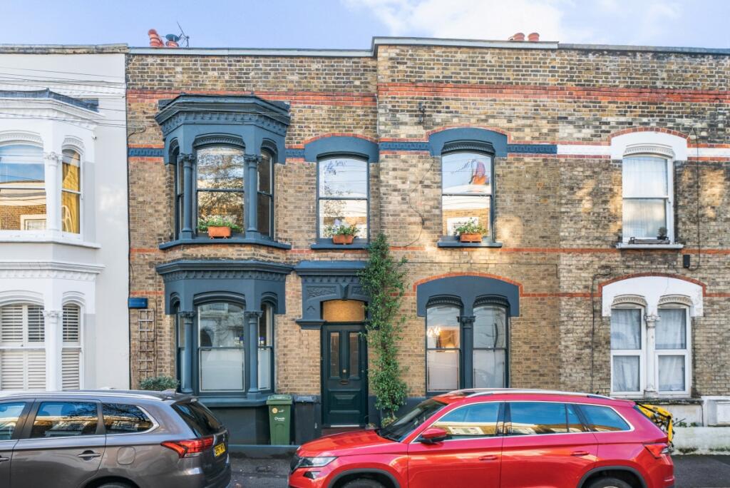 3 bed Detached for rent in London. From Kinleigh Folkard & Hayward - Lettings - Clapham