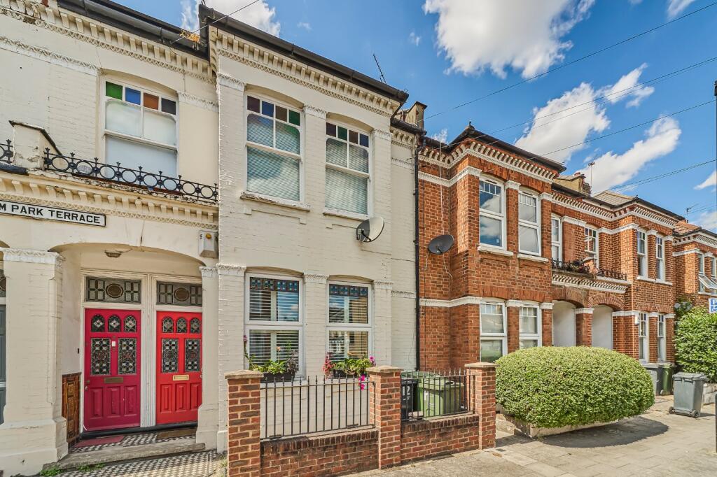 1 bed Mid Terraced House for rent in London. From Kinleigh Folkard & Hayward - Lettings - Clapham