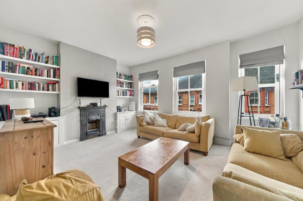 2 bed 1st Floor Flat for rent in Clapham. From Kinleigh Folkard & Hayward - Lettings - Clapham