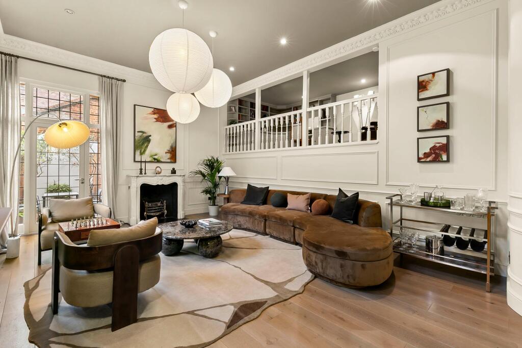 6 bed 1st Floor Flat for rent in London. From Knight Frank