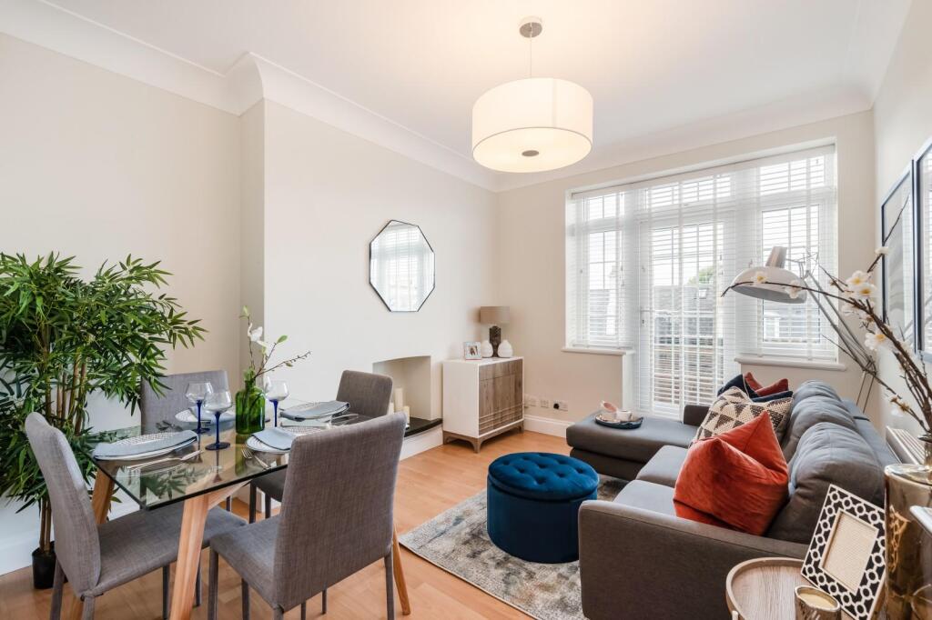 2 bed 1st Floor Flat for rent in Kensington. From Knight Frank