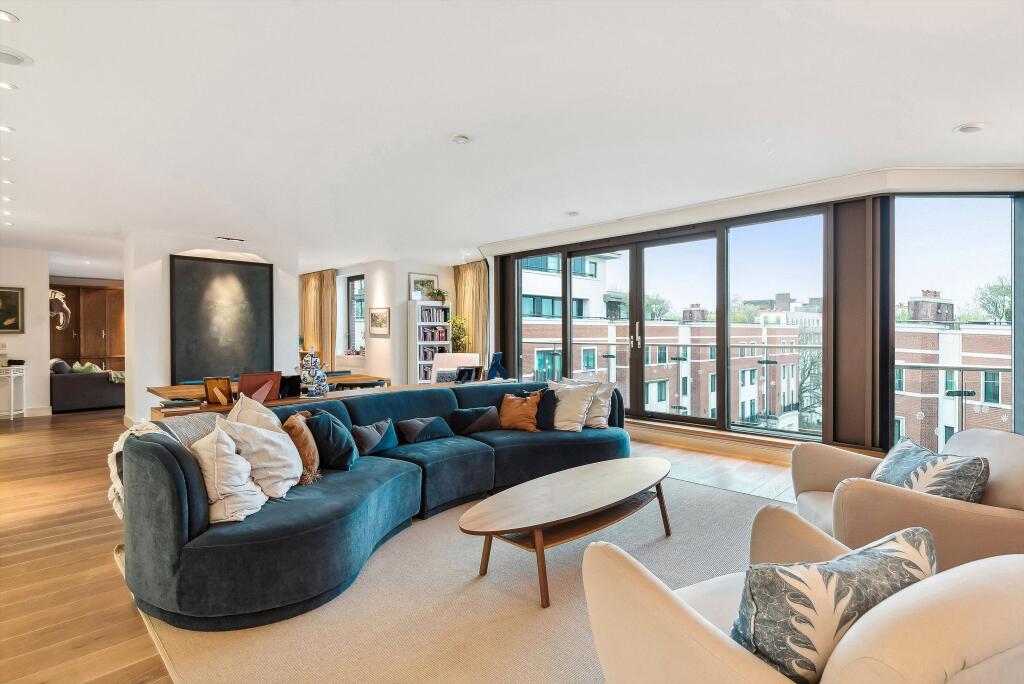 3 bed 1st Floor Flat for rent in Kensington. From Knight Frank