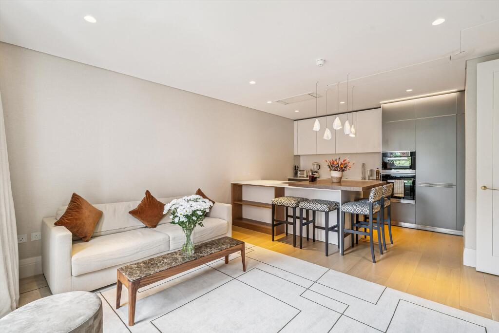 1 bed 1st Floor Flat for rent in London. From Knight Frank