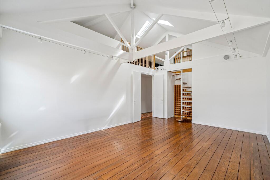 2 bed 1st Floor Flat for rent in Kensington. From Knight Frank