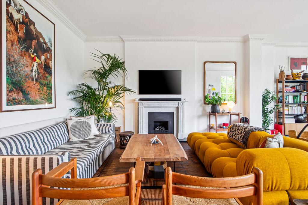 2 bed 1st Floor Flat for rent in Kensington. From Knight Frank