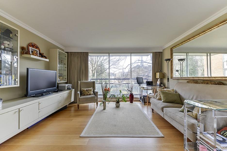 3 bed 1st Floor Flat for rent in London. From Knight Frank
